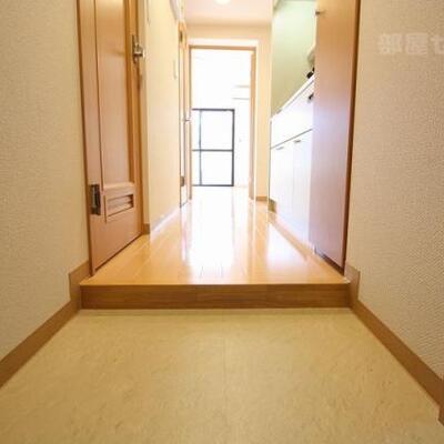 
						明るい玄関です。
