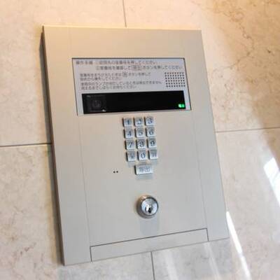 
						オートロックでセキュリティも安心です