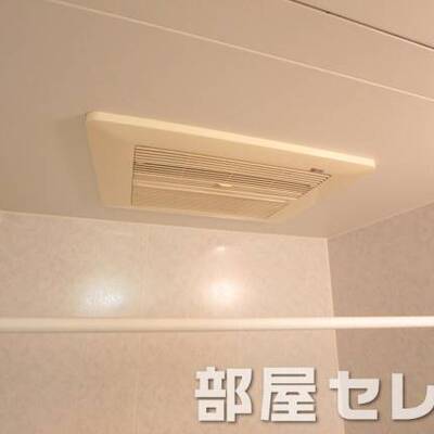 
						浴室乾燥機付き。