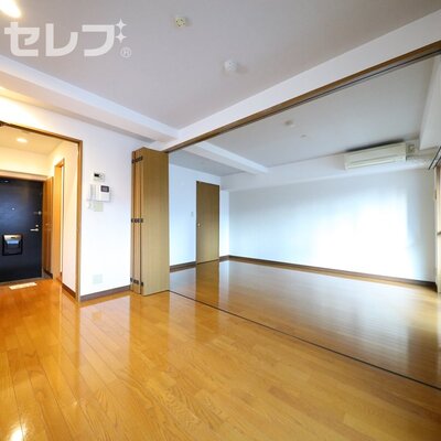 
						広く使えるお部屋です。