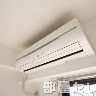 
						冷暖房エアコン。