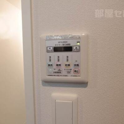
						浴室乾燥付きで衣類も痛みません