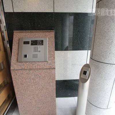 
						安心のオートロック