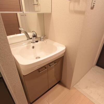 
						洗面台もあります