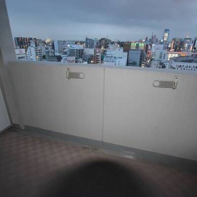 
						バルコニーも広々