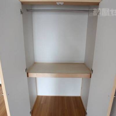 
						収納クローゼット