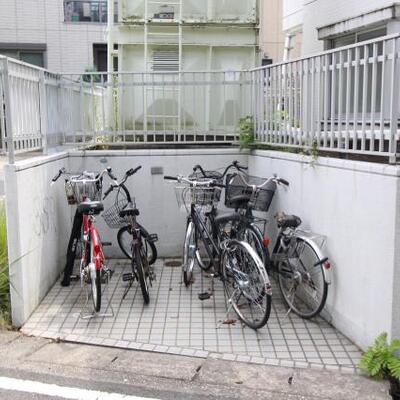 
						敷地内に駐輪場があります。