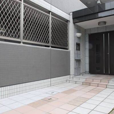 
						オートロックが付いています。