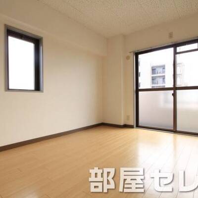 
						キレイで明るいお部屋になります。