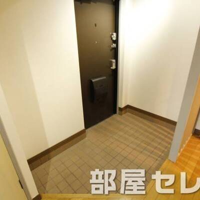 
						廊下から見た玄関です。