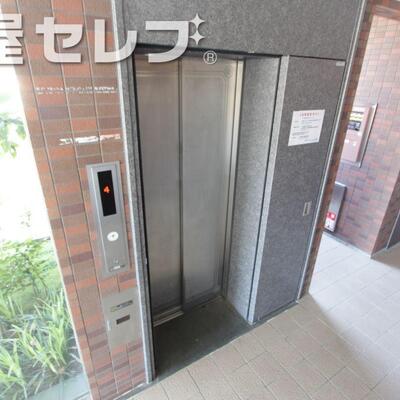 
						エレベーターあります。