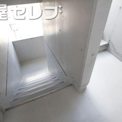 
						共用階段。