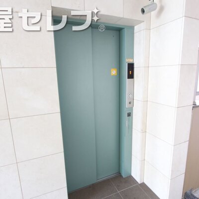
						エレベターで重い荷物があっても大丈夫。