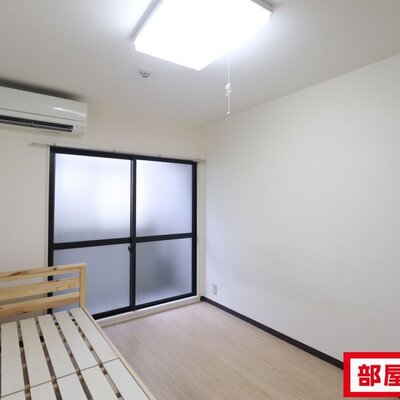 
						6帖の洋室です