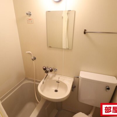 
						玄関からの写真