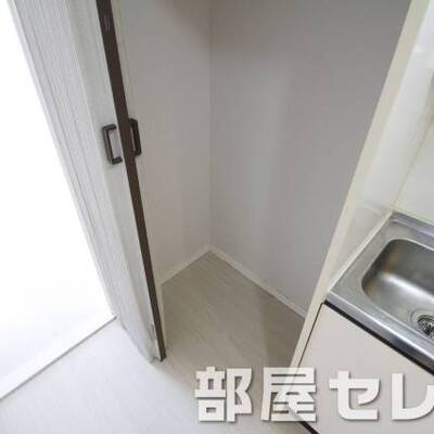 
						冷蔵庫はこちらへ。