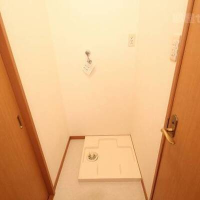 
						室内洗濯機置場。