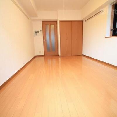 
						使いやすいお部屋です。中部屋は出窓（イメージ）