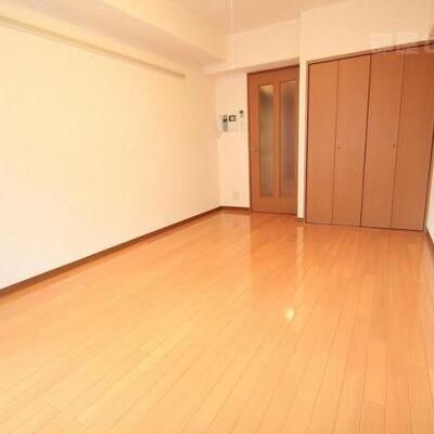 
						広々とした洋室です。（8帖）（イメージ）