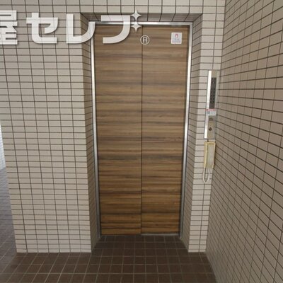 
						エレベーターあります。