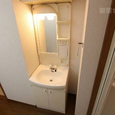 
						内装は103号室の写真です。