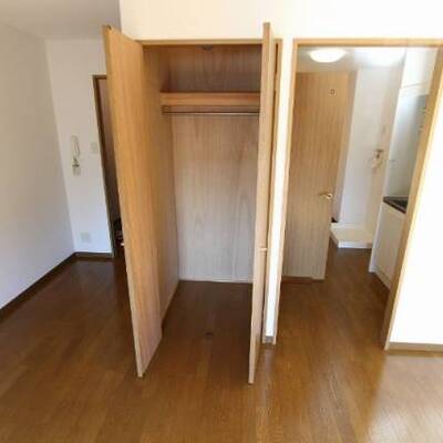 
						内装は103号室の写真です。