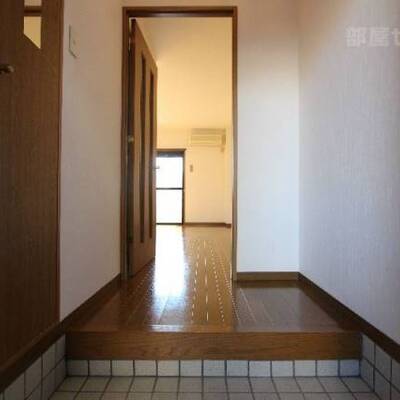 
						内装は103号室の写真です。