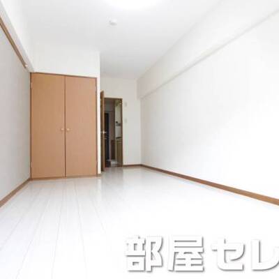 
						明るい室内で気持ちいいです。。他号室の写真です。