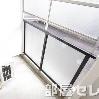 
						目隠し付きのベランダで、視線も気になりません。。他号室の写真