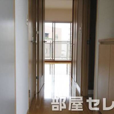 
						玄関からの写真です。