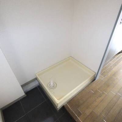 
						室内に洗濯機も置けます