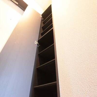 
						室内ショット