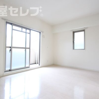 
						クリーニング中ですがリフォーム入ります。