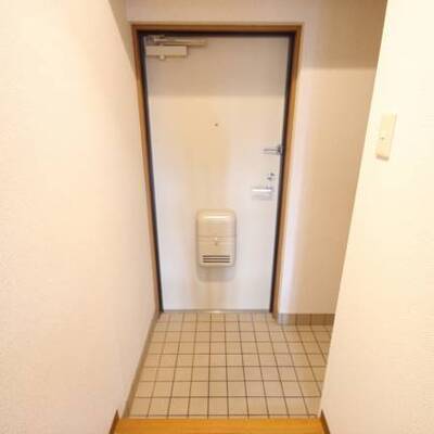 
						写真は302号室のものです。