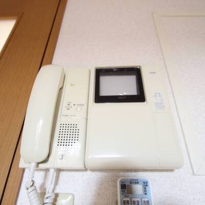 
						写真は302号室のものです。