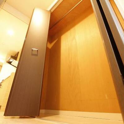 
						収納あります。205号室の写真です。
