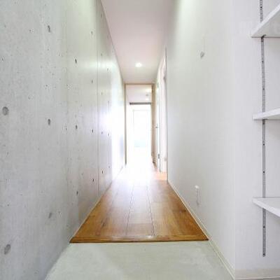 
						段差の少ない玄関です。