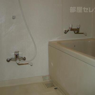 
						写真は302号室です