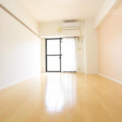 
						ピンクのクロスが可愛い、日当たりのよいお部屋です。