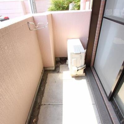 
						水はけの良いベランダです。