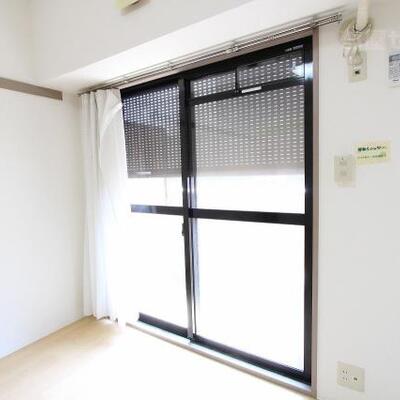 
						防犯シャッターが付いているので、1階でも安全です。
