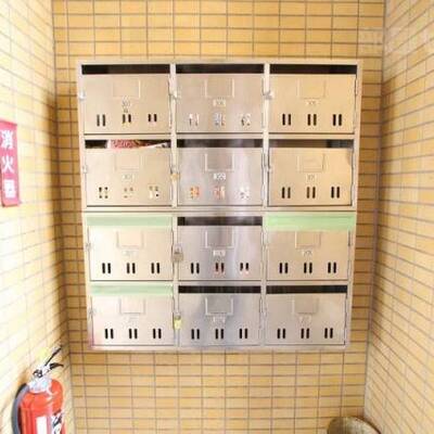 
						郵便ポスト