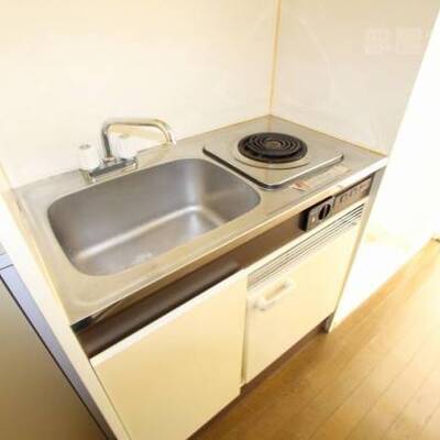 
						205号室内装写真参照