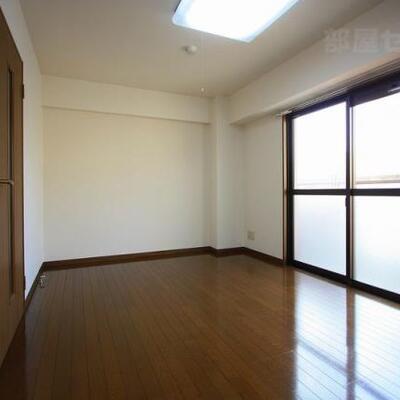 
						照明付きのお部屋です。