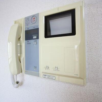
						テレビモニターホンで来客時も確認ができます。