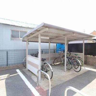
						※405号室内装写真参照