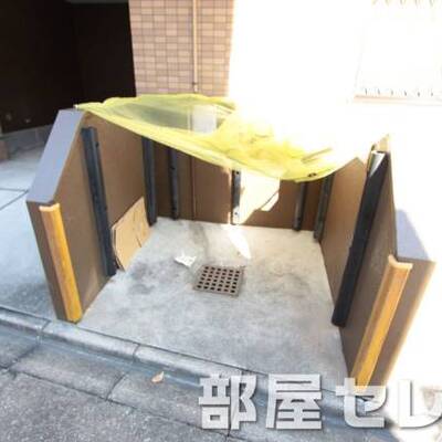 
						ゴミ置き場。