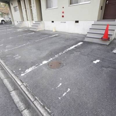 
						普通車が停められる駐車場です。