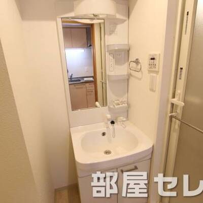 
						きれいな独立洗面台です。