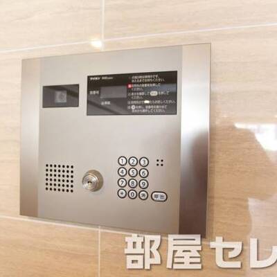 
						オートロックもございます。